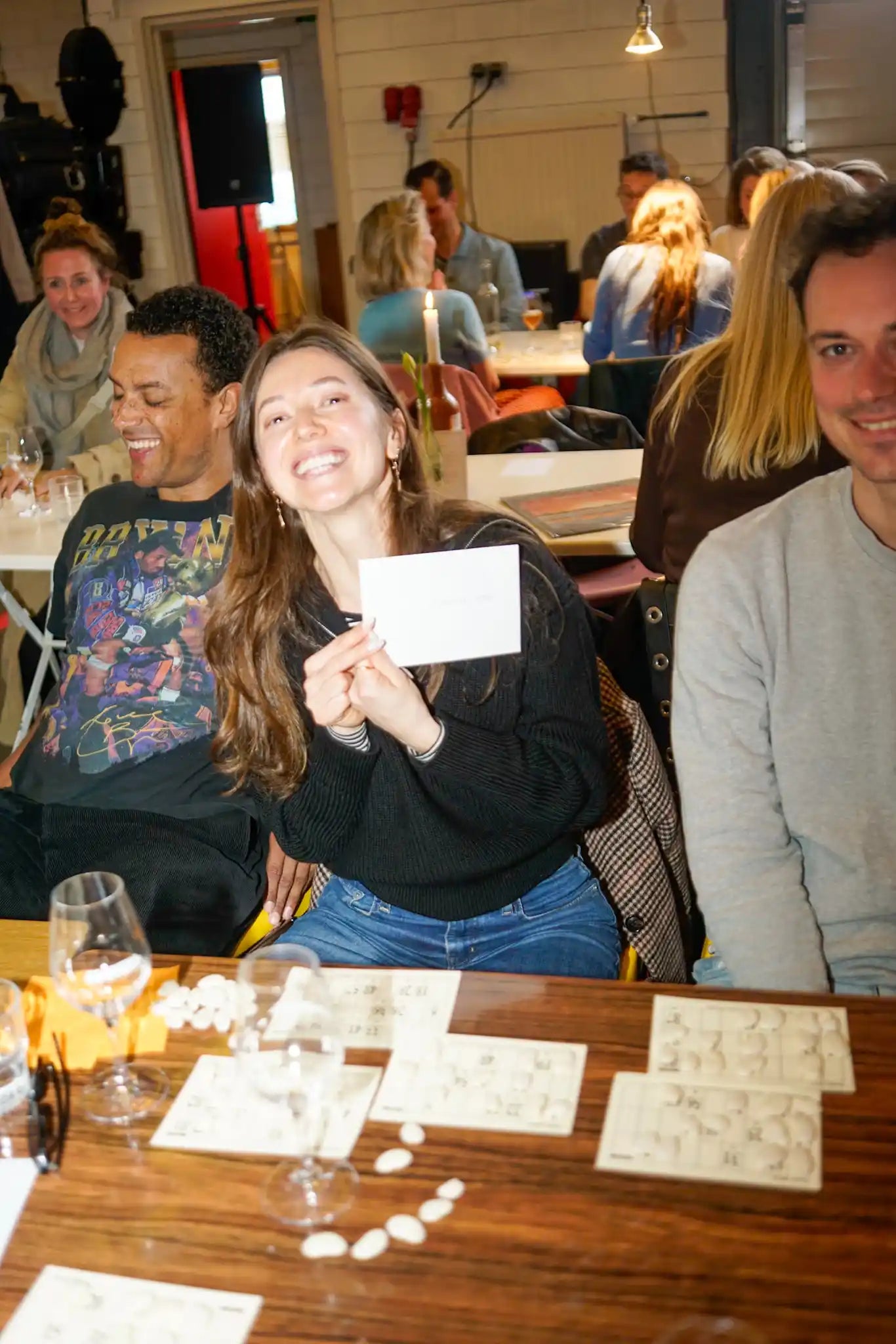 soda-wine-super-bingo-event-photo-happy-winner-gift-card