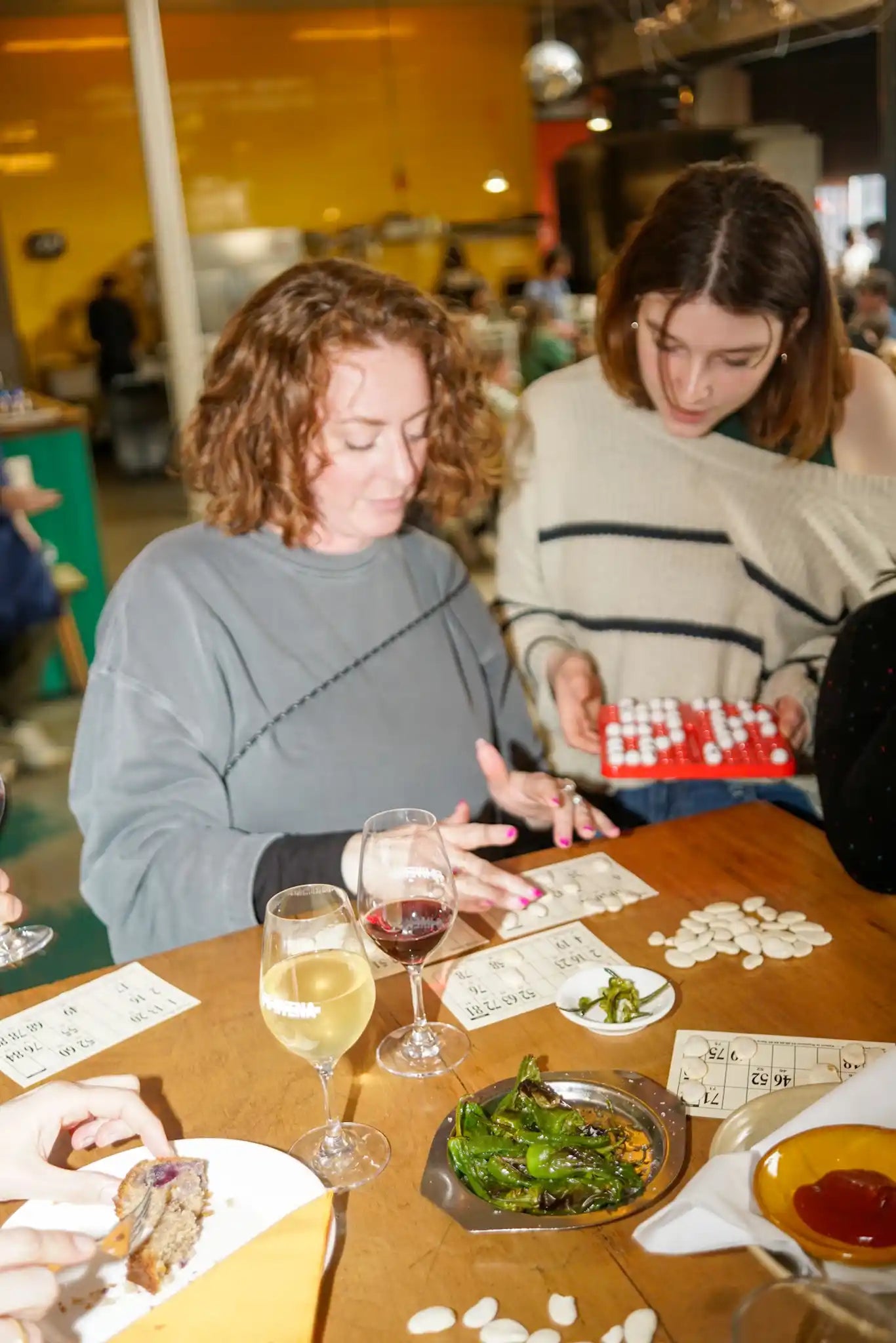 soda-wine-super-bingo-event-photo-playing-bingo